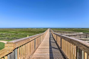House (4 Bedrooms) | Interior - Bay Views! Family-friendly Galveston Resort House (Galveston)