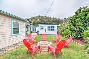 Terrace/patio - Great Shared Outdoor Area at 'the Hideaway!' (Galveston)