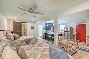 Apartment (0 Bedroom) | Iron/ironing board, bed sheets - Great Shared Outdoor Area at 'the Hideaway!' (Galveston)
