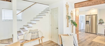 Super Walkable! Historic Home in Dtwn Long Beach