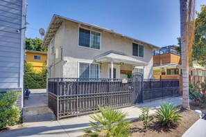 Interior - Super Walkable! Historic Home in Dtwn Long Beach (Long Beach)
