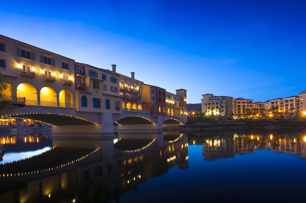 Lake Las Vegas Condo w/ Balcony, Resort Amenities! - Bighorn Park, WY