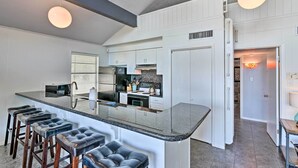 Lò vi sóng, lò nướng, bếp nấu, máy rửa bát 