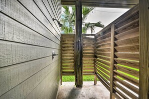 Interior - < 1 Mi to Beach: Salty Dog House in Galveston! (Galveston)