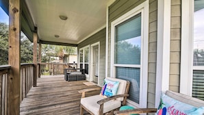House (3 Bedrooms) | Interior - < 1 Mi to Beach: Salty Dog House in Galveston! (Galveston)