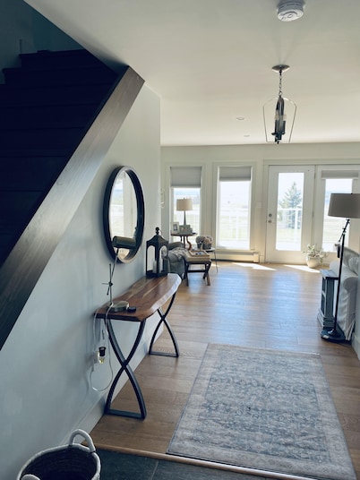 Scenic Getaway - beautiful views, quiet location close to local restaurants!!!