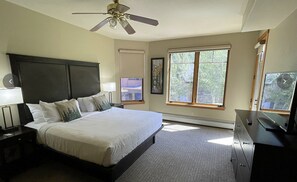 3 soverom, strykejern/-brett, wi-fi og sengetøy