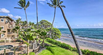 Waipouli Beachfront Condo w/ Balcony + Ocean Views