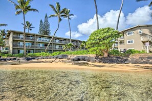 Interior - Waipouli Beachfront Condo w/ Balcony + Ocean Views (Kapaa)