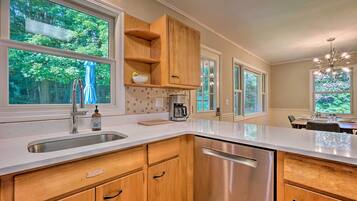 Casa (3 Bedrooms) | Cocina privada | Microondas, horno, parrilla de estufa y lavavajillas