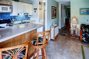 Microwave, oven, kompor, dan penggiling kopi