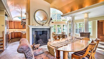 House (4 Bedrooms) | Front of property