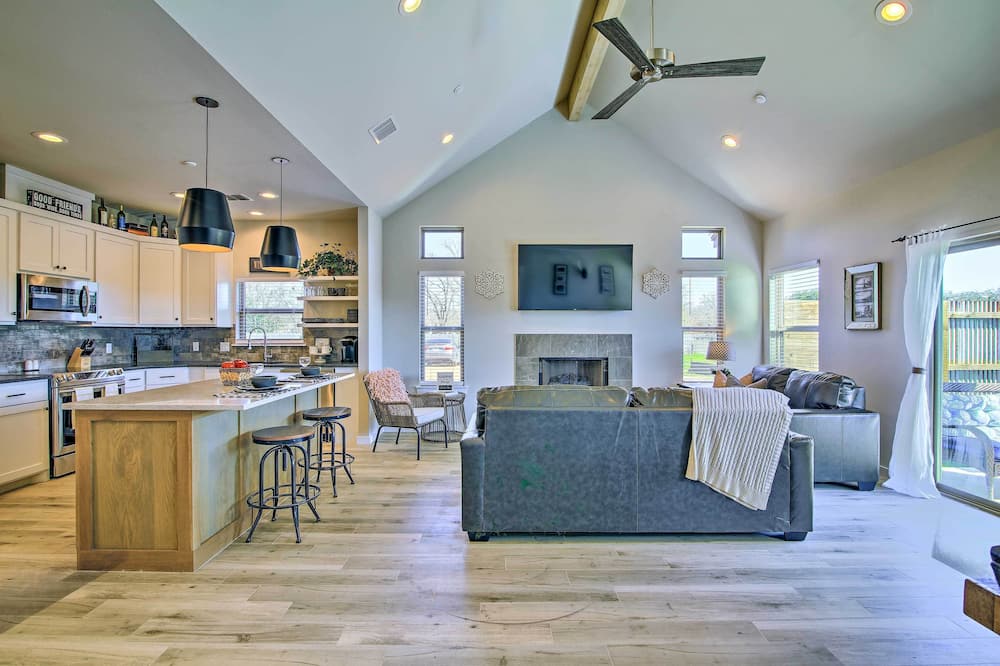 'uncorked Ranch' Hill Country Home: 1 Mi to Winery - Gillespie County, TX