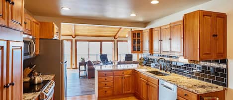 House (2 Bedrooms) | Interior