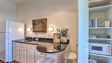 Apartment (0 Bedroom) | Interior