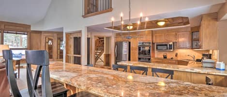 House (5 Bedrooms) | Interior