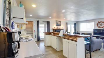 Maison (5 Bedrooms) | Cuisine privée | Four à micro-ondes, un four, surface de cuisson, lave-vaisselle