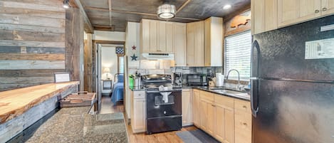House (2 Bedrooms) | Interior