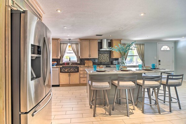 House (3 Bedrooms) | Interior - Waterfront Bradenton Home: Heated Pool & Fire Pit (Bradenton)