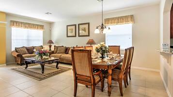 House (6 Bedrooms) | Interior