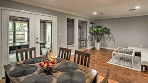 Apartment (3 Bedrooms) | In-room dining - 2-story Pensacola Home w/ Game Room & Private Yard (Pensacola)