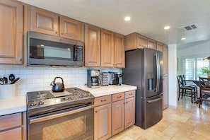 House (3 Bedrooms) | Interior