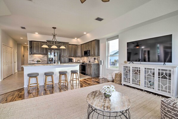 House (3 Bedrooms) | Interior