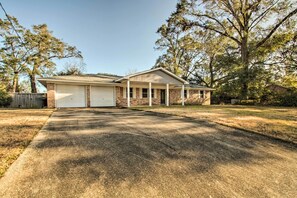Exterior - Relaxing Pensacola Getaway w/ Volleyball Net! (Pensacola)