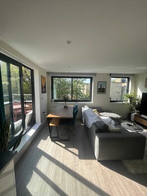 Basic Apartment, 1 King Bed with Sofa bed | Living area | TV - Modern & Bright 2BD Flat With Balcony - Islington (London)