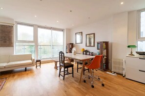 Appartement, 1 très grand lit | Vue depuis l’hébergement