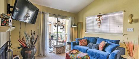 Apartment (1 Bedroom) | Living area | TV
