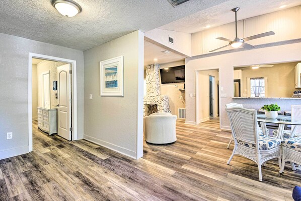 Interior - Port Charlotte Cottage ~ 3 Mi to Beach Park! (Punta Gorda)