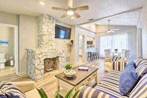 คอทเทจ (2 Bedrooms) | บริเวณนั่งเล่น | ทีวี