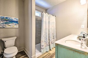 Cottage (2 Bedrooms) | Bathroom