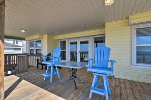 Interior - Beachfront Getaway w/ Deck & Views in Galveston (Galveston)