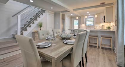 Walk to Beach: Home in Galveston!