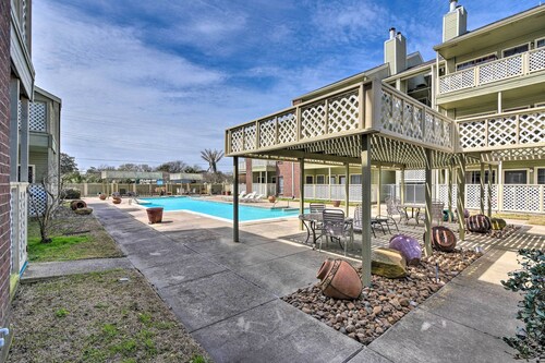 Galveston East End Condo w/ Pool < 1 Mi to Beach!