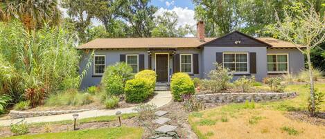 House (4 Bedrooms) | Exterior