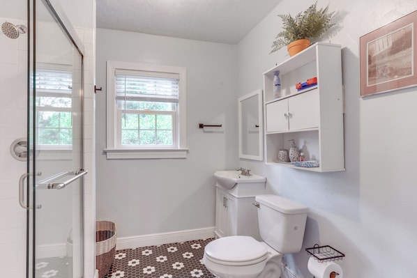 House (4 Bedrooms) | Interior - Cozy Gainesville Home ~ 1 Mi to University! (Gainesville)