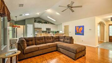 House (3 Bedrooms) | Interior