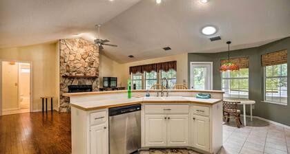 Charming Waldo Getaway Near Lake Santa Fe!