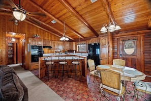 Interior - Lakefront Cabin + Guest House Near Granbury Square (Granbury)