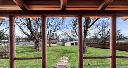 Lakefront Cabin + Guest House Near Granbury Square