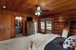 Interior - Lakefront Cabin + Guest House Near Granbury Square (Granbury)