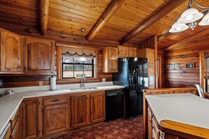 Interior - Lakefront Cabin + Guest House Near Granbury Square (Granbury)