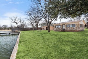Interior - Lakefront Cabin + Guest House Near Granbury Square (Granbury)