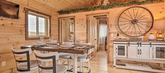 Serene Views: Quiet Farmhouse Cabin in Wisconsin!