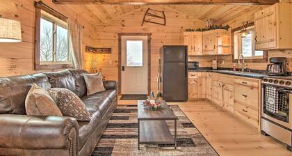 Serene Views: Quiet Farmhouse Cabin in Wisconsin!