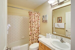 Apartment (3 Bedrooms) | Interior - Princeville Condo w/ Mountain & Golf Course Views! (Princeville)