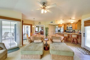 Interior - Princeville Condo w/ Mountain & Golf Course Views! (Princeville)